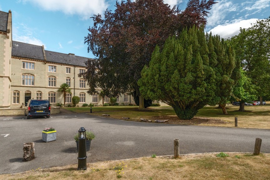 2 bedroom Flat for Letting Kingsley Avenue, Fairfield, Bedfordshire