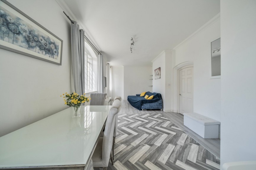 2 bedroom Flat for Letting Kingsley Avenue, Fairfield, Bedfordshire