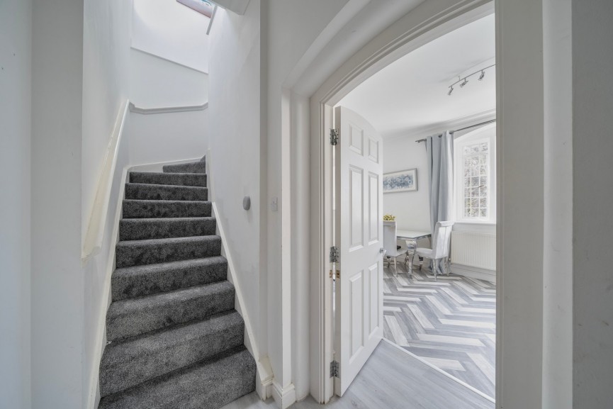 2 bedroom Flat for Letting Kingsley Avenue, Fairfield, Bedfordshire