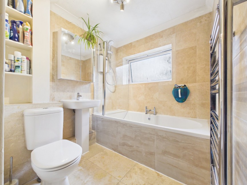 3 bedroom House for Sale Wheatfield Crescent, Royston, Hertfordshire