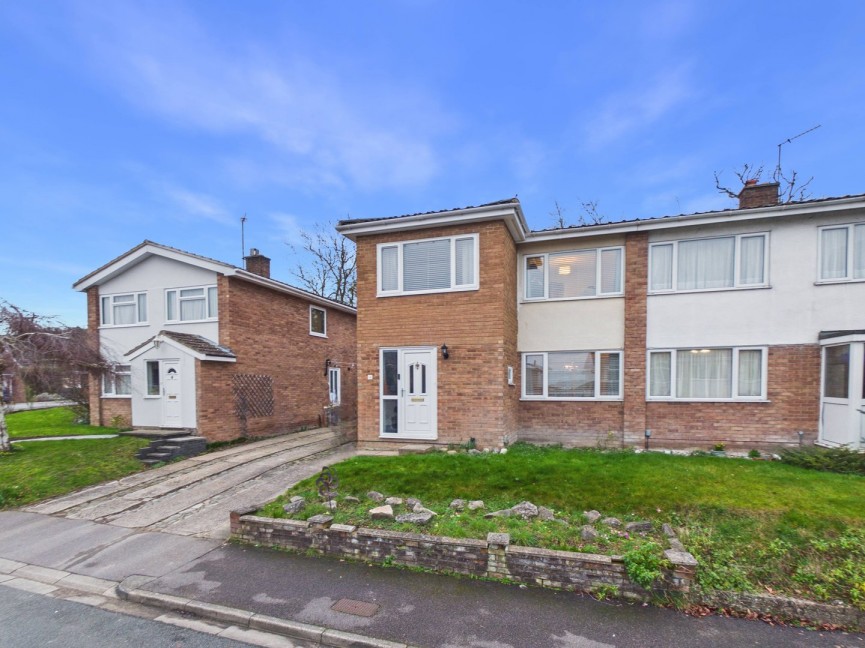 3 bedroom House for Sale Wheatfield Crescent, Royston, Hertfordshire