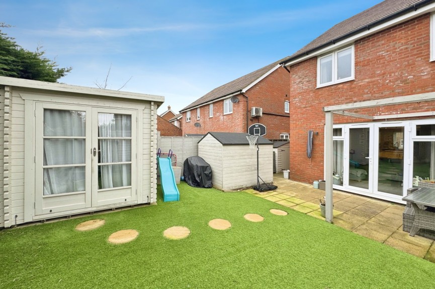 3 bedroom House for Sale Shackleton Gardens, Flitwick, Bedfordshire