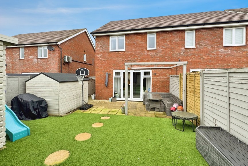 3 bedroom House for Sale Shackleton Gardens, Flitwick, Bedfordshire