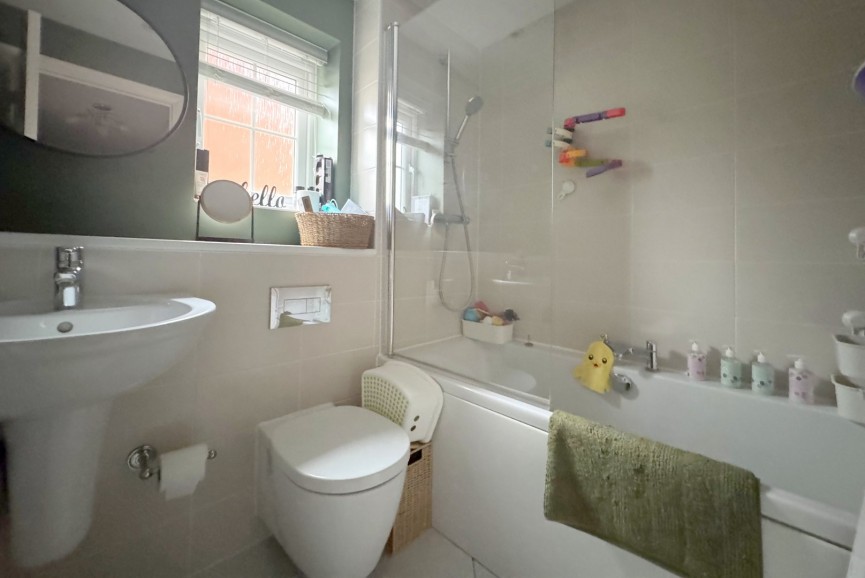 3 bedroom House for Sale Shackleton Gardens, Flitwick, Bedfordshire