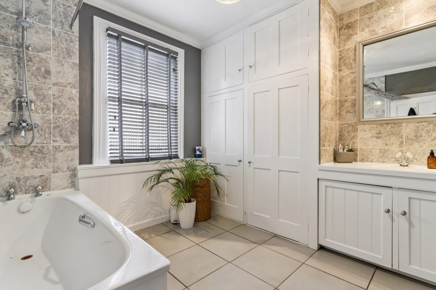 4 bedroom House for Sale Chiltern Road, Hitchin, Hertfordshire