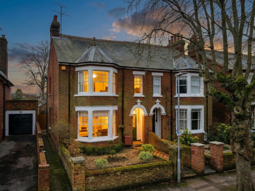 4 bedroom House for Sale Chiltern Road, Hitchin, Hertfordshire