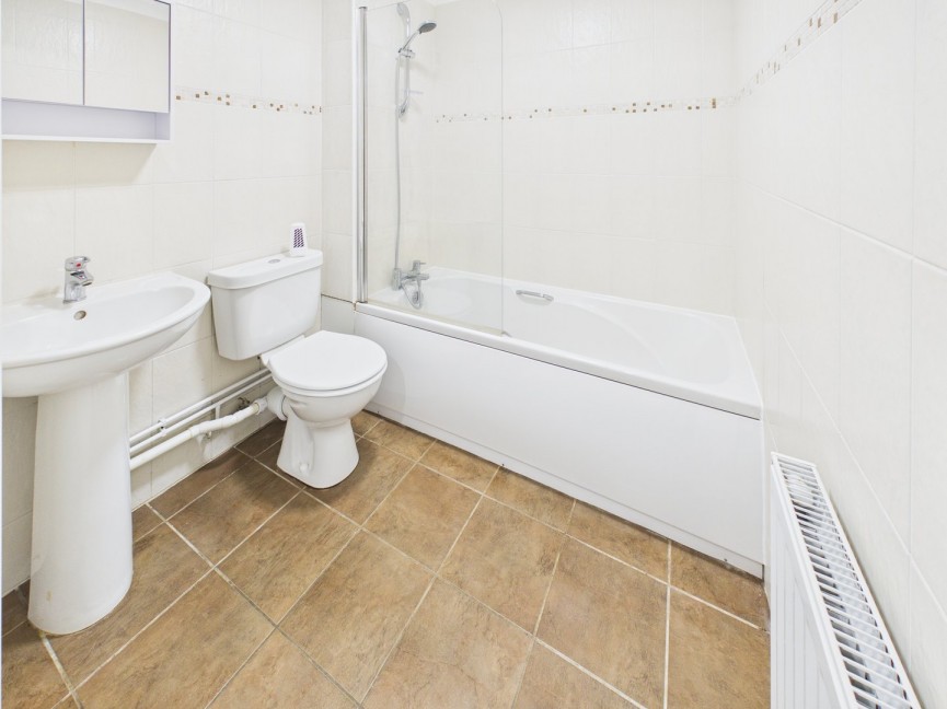 2 bedroom Flat for Sale Icknield Way, Baldock, Hertfordshire