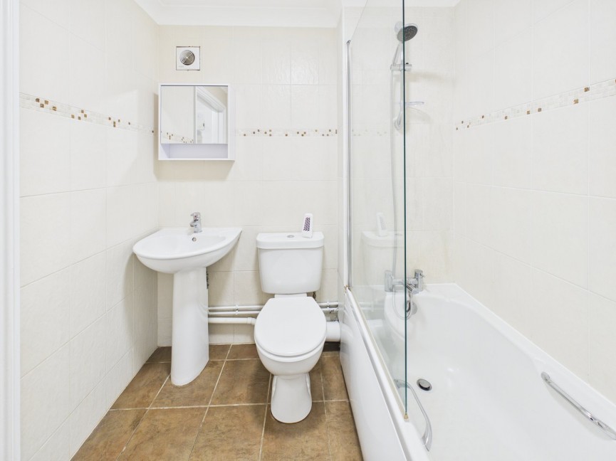 2 bedroom Flat for Sale Icknield Way, Baldock, Hertfordshire