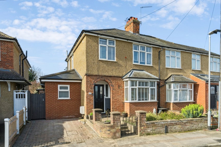 3 bedroom House for Sale Brampton Park Road, Hitchin, Hertfordshire