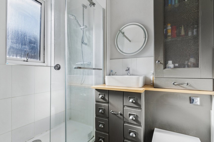 3 bedroom House for Sale Brampton Park Road, Hitchin, Hertfordshire