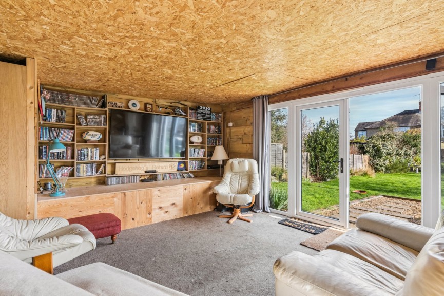 3 bedroom House for Sale Brampton Park Road, Hitchin, Hertfordshire