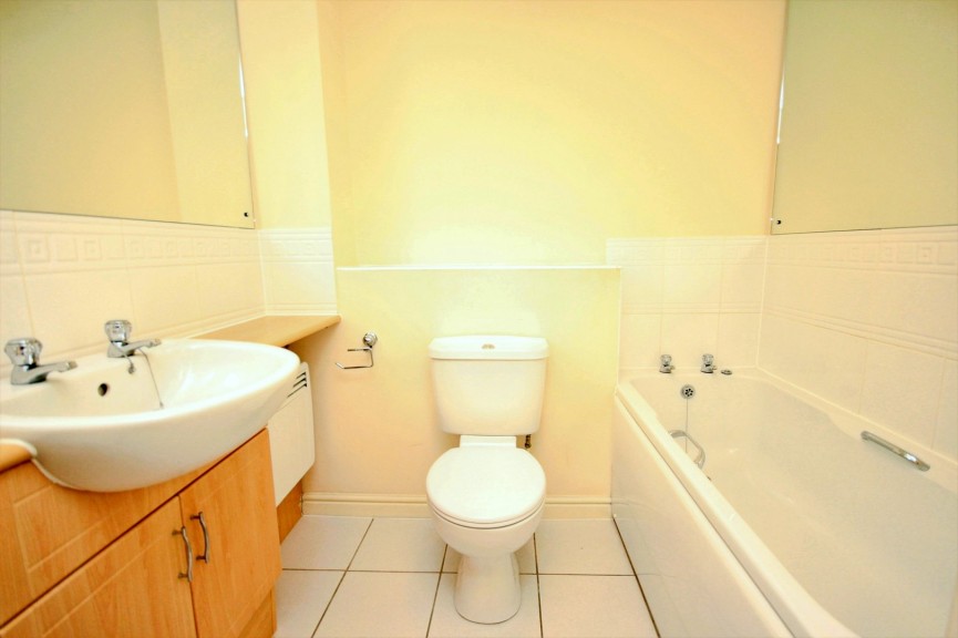 2 bedroom Flat for Sale The Hawthorns, Flitwick, Bedfordshire