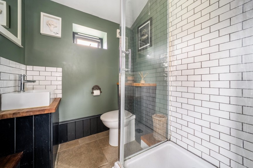 3 bedroom House for Sale High Street, HENLOW, Bedfordshire