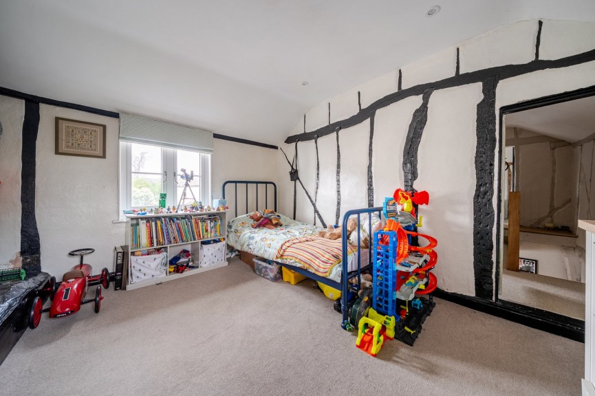 3 bedroom House for Sale High Street, HENLOW, Bedfordshire