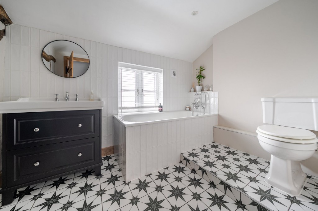 High Street, HENLOW, Bedfordshire