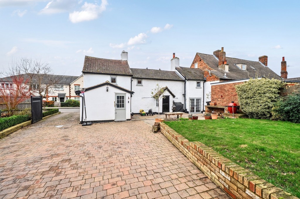 High Street, HENLOW, Bedfordshire