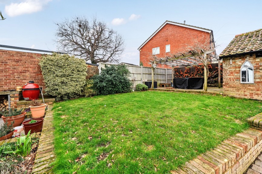 3 bedroom House for Sale High Street, HENLOW, Bedfordshire