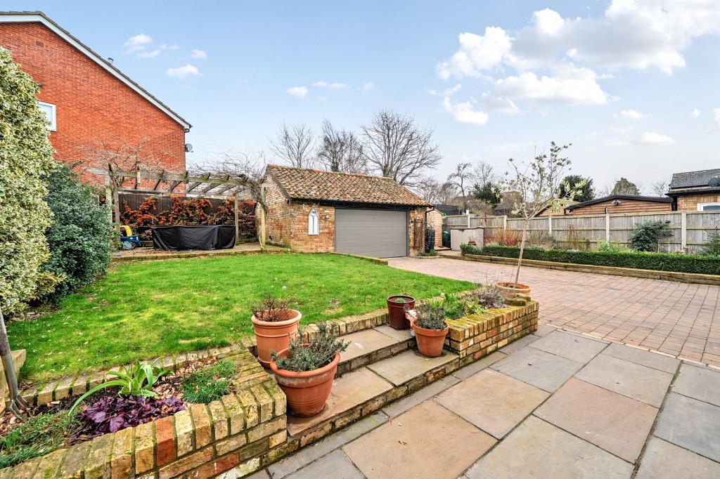 High Street, HENLOW, Bedfordshire