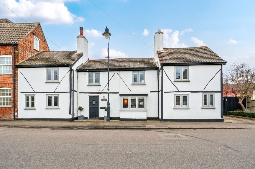 3 bedroom House for Sale High Street, HENLOW, Bedfordshire