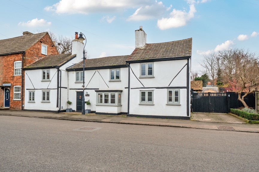 3 bedroom House for Sale High Street, HENLOW, Bedfordshire