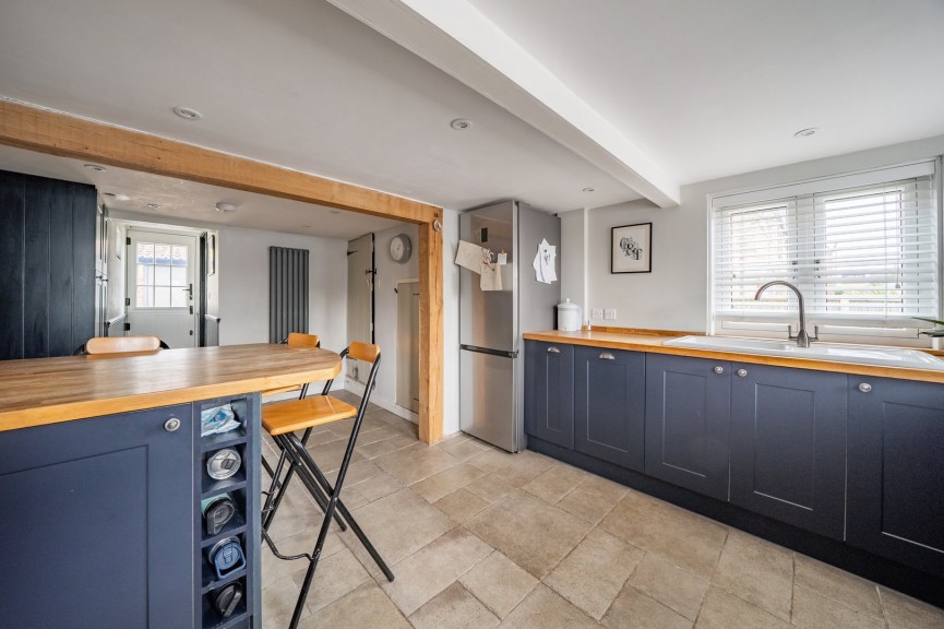 3 bedroom House for Sale High Street, HENLOW, Bedfordshire