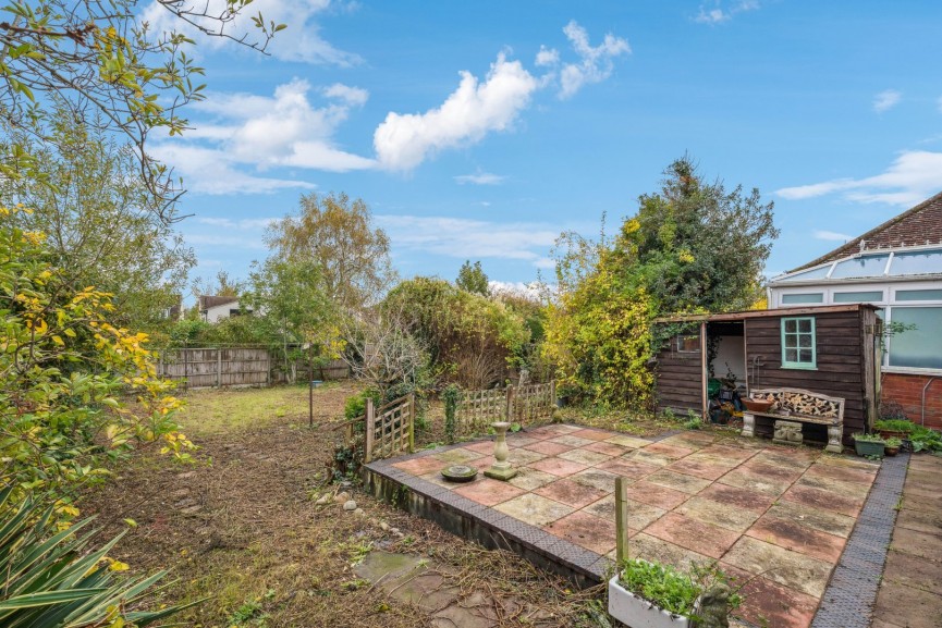 2 bedroom Bungalow for Sale Crow Furlong, Hitchin, Hertfordshire