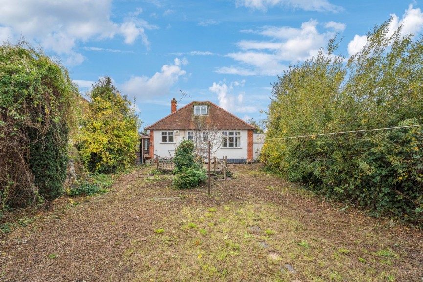 2 bedroom Bungalow for Sale Crow Furlong, Hitchin, Hertfordshire