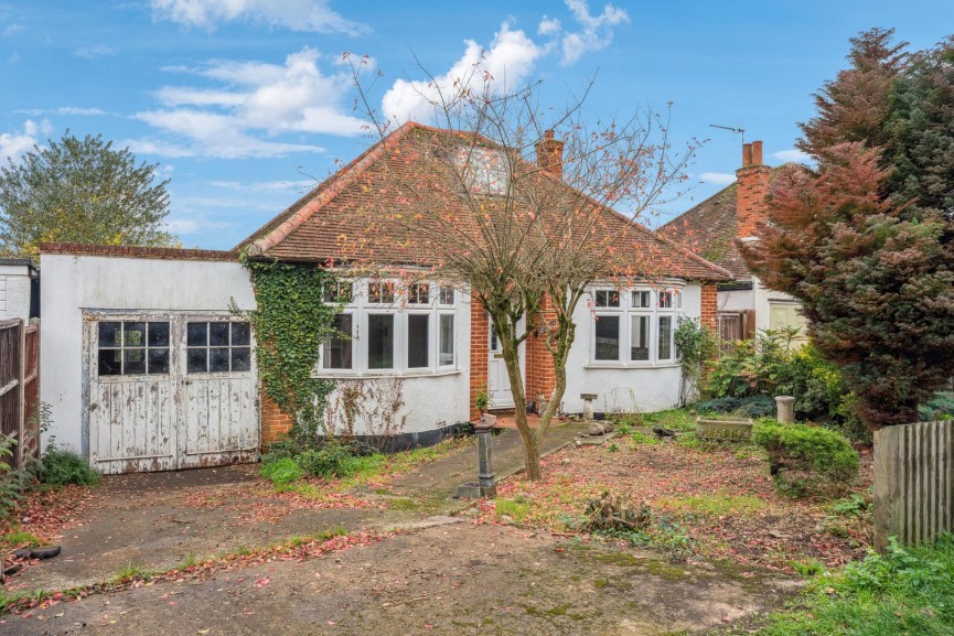 2 bedroom Bungalow for Sale Crow Furlong, Hitchin, Hertfordshire