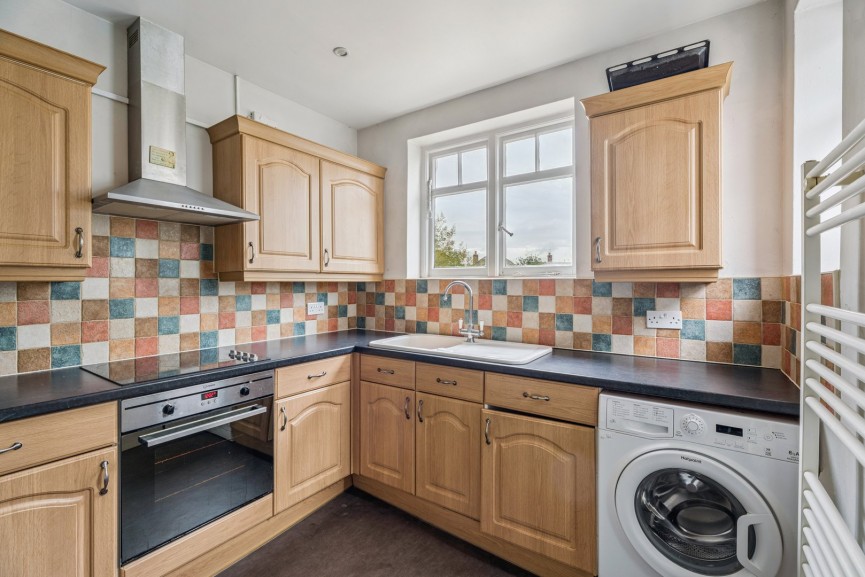 2 bedroom Bungalow for Sale Crow Furlong, Hitchin, Hertfordshire