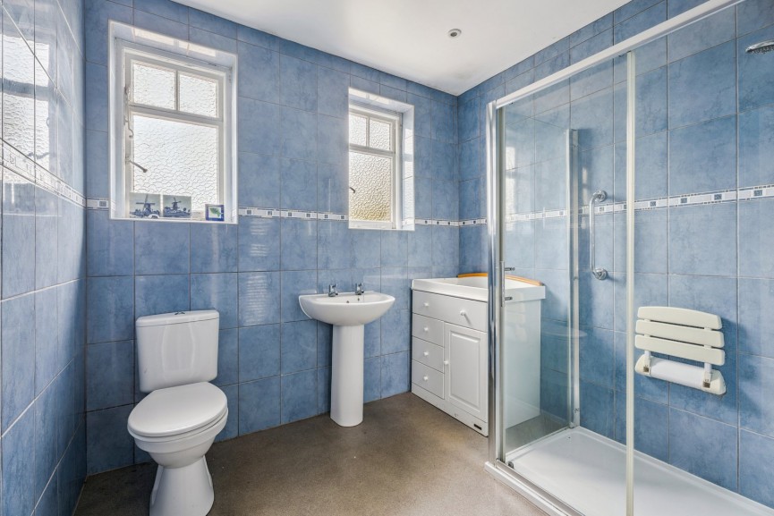 2 bedroom Bungalow for Sale Crow Furlong, Hitchin, Hertfordshire