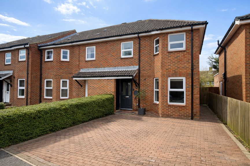 3 bedroom House for Sale Peartree Court, Welwyn Garden City, Hertfordshire