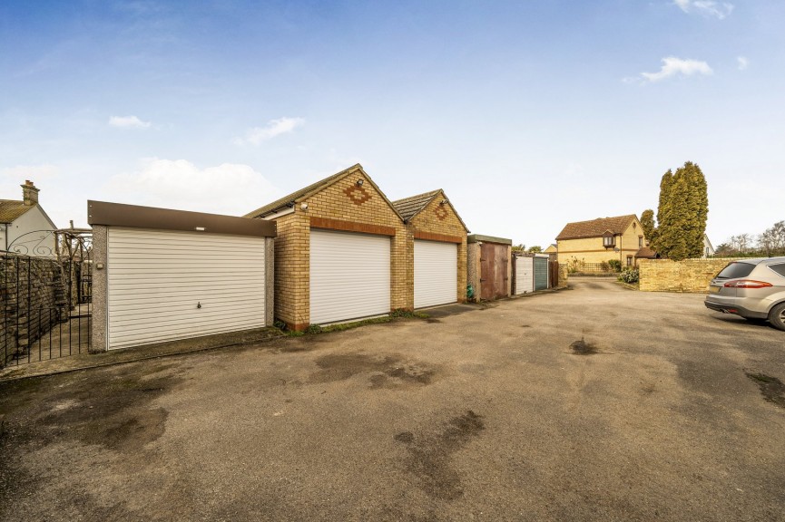 2 bedroom House for Sale High Street, Arlesey, Bedfordshire