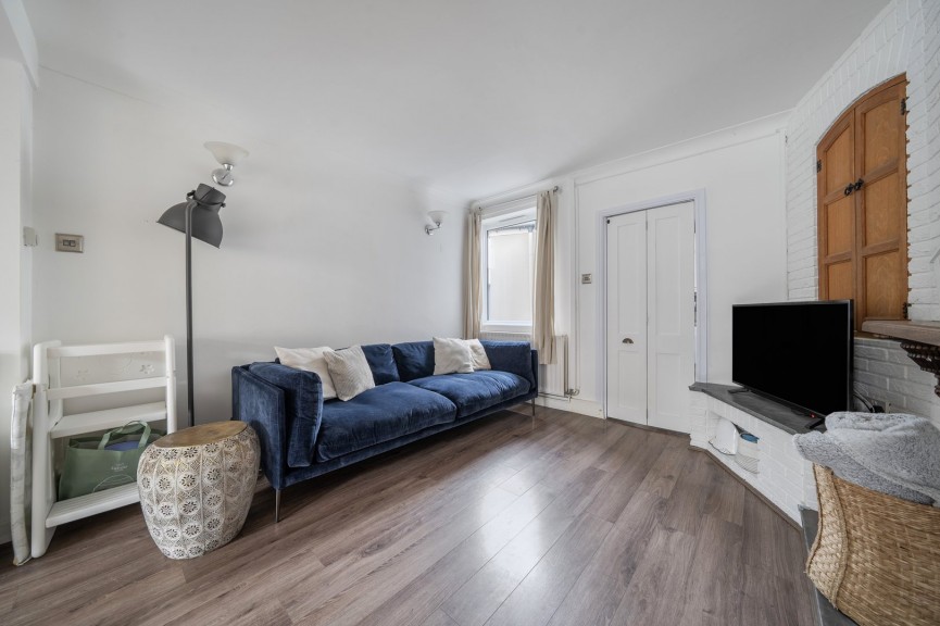 2 bedroom House for Sale High Street, Arlesey, Bedfordshire