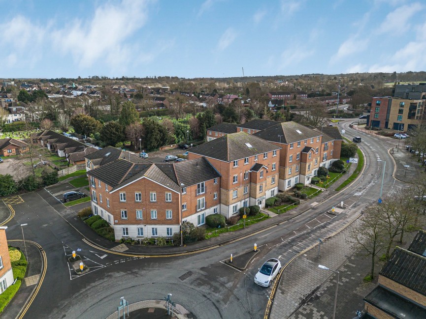 2 bedroom Flat for Sale St Lukes Court, Hatfield, Hertfordshire
