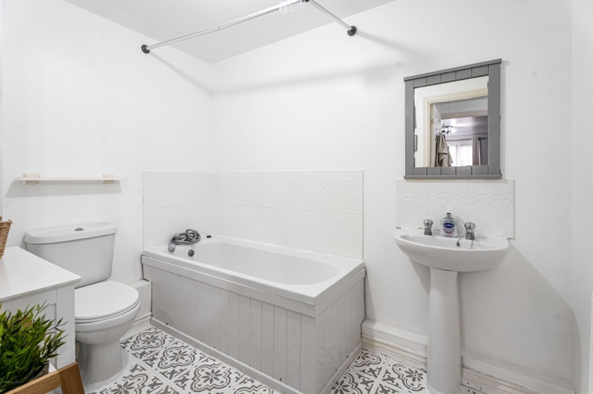 2 bedroom Flat for Sale St Lukes Court, Hatfield, Hertfordshire