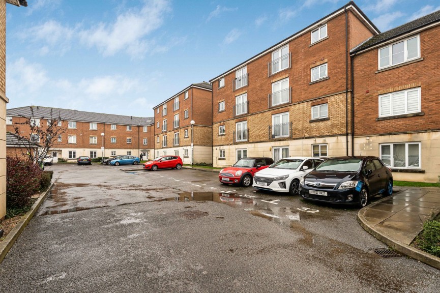 2 bedroom Flat for Sale St Lukes Court, Hatfield, Hertfordshire