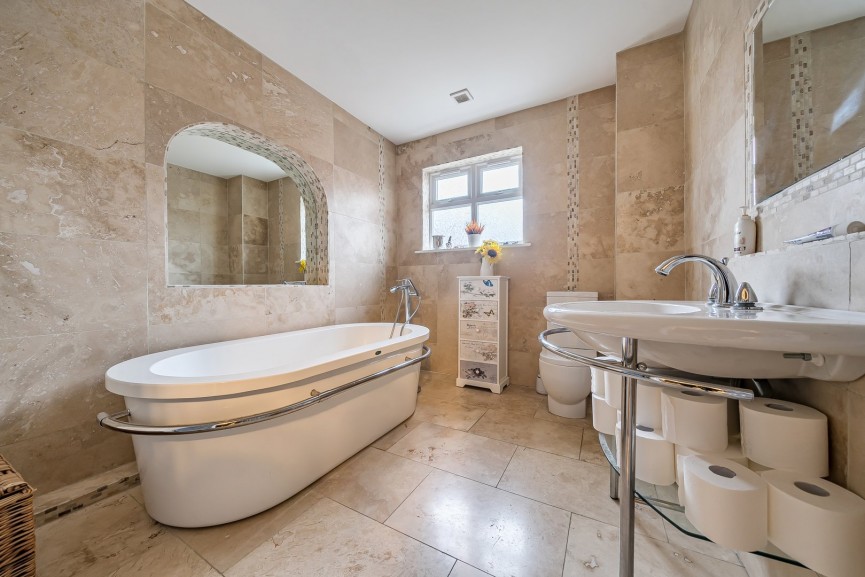 4 bedroom House for Sale Brook Street, Stotfold, Bedfordshire