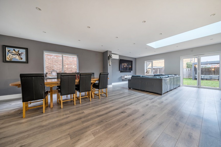 4 bedroom House for Sale Brook Street, Stotfold, Bedfordshire