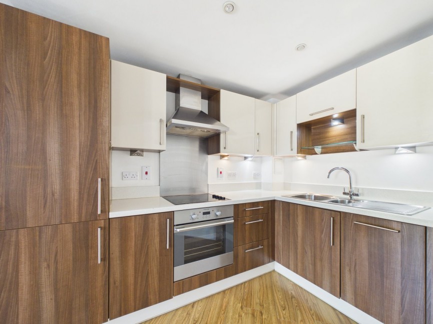 2 bedroom Flat for Sale Coopers Yard, Hitchin, Hertfordshire