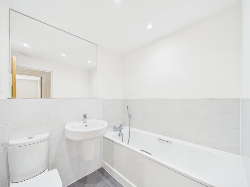 2 bedroom Flat for Sale Coopers Yard, Hitchin, Hertfordshire