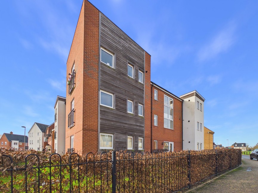 2 bedroom Flat for Sale Rutherford Way, Biggleswade, Bedfordshire