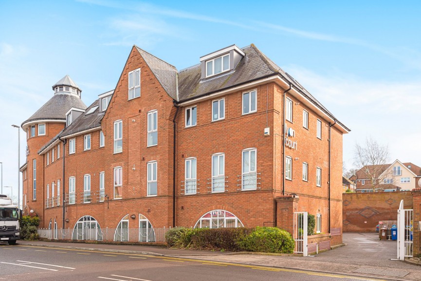 2 bedroom Flat for Sale Walsworth Road, HITCHIN, Hertfordshire