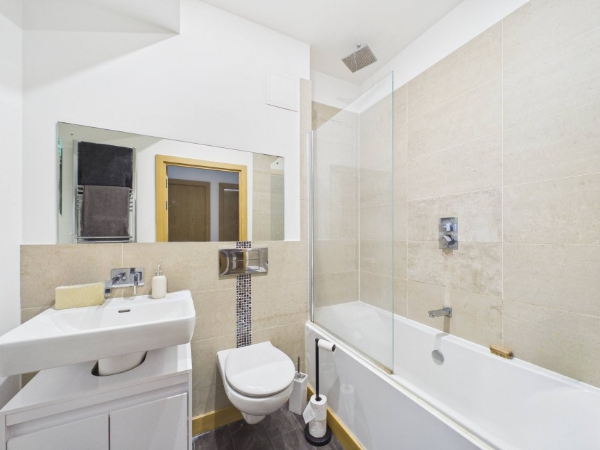 2 bedroom Flat for Sale Walsworth Road, HITCHIN, Hertfordshire