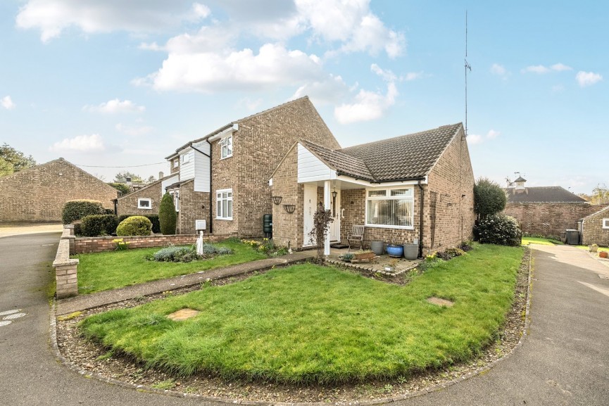 2 bedroom Bungalow for Sale Vicarage Close, Arlesey, Bedfordshire