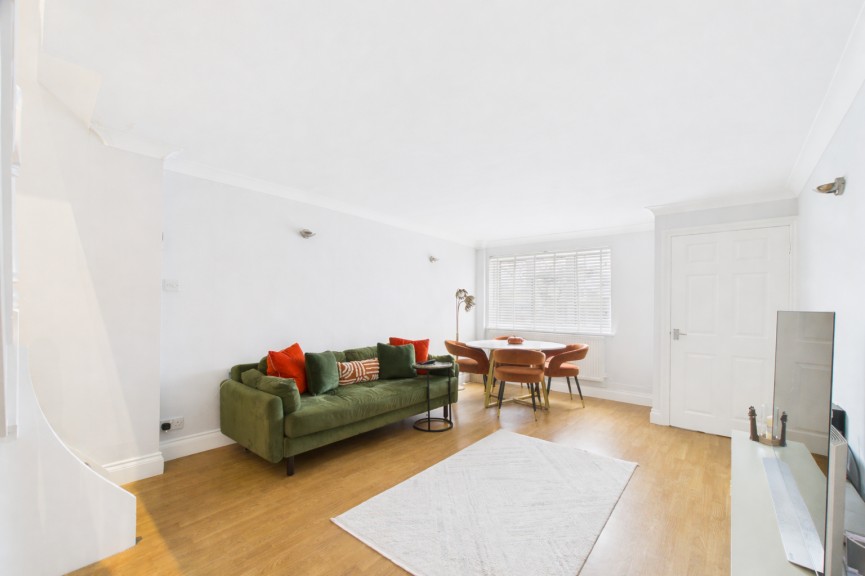 2 bedroom House for Sale Keats Way, Hitchin, Hertfordshire