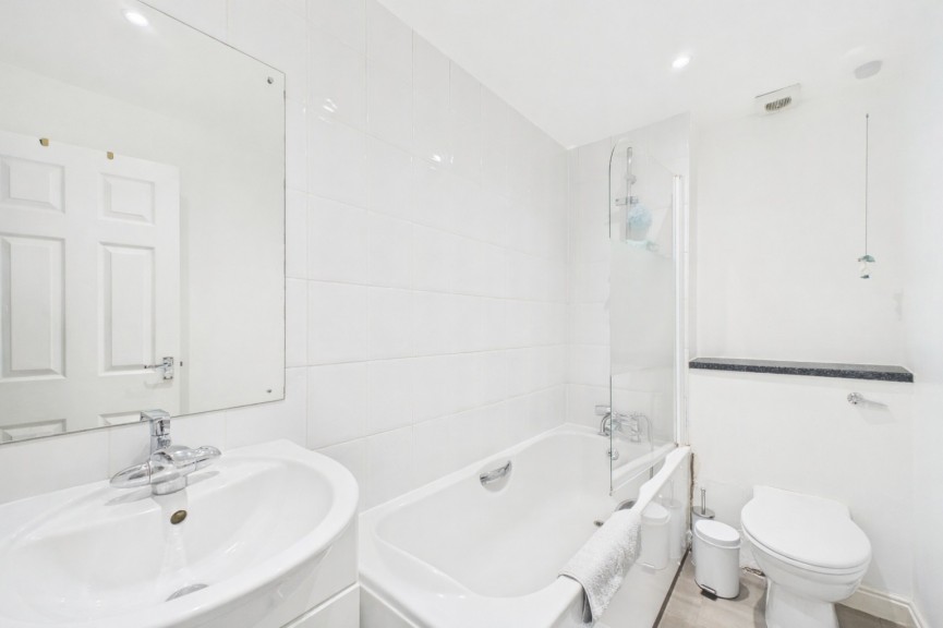 2 bedroom House for Sale Keats Way, Hitchin, Hertfordshire