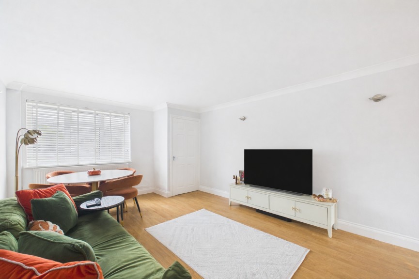 2 bedroom House for Sale Keats Way, Hitchin, Hertfordshire