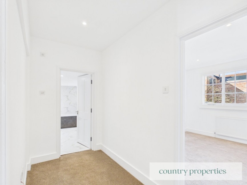 2 bedroom Flat for Letting Market Place, Hitchin, Hertfordshire