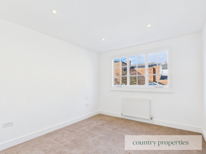 2 bedroom Flat for Letting Market Place, Hitchin, Hertfordshire