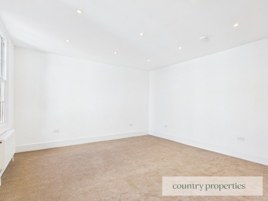 2 bedroom Flat for Letting Market Place, Hitchin, Hertfordshire